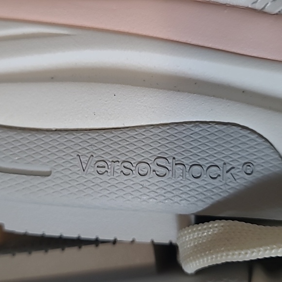 Gdefy Women's White and Pink Athletic Shoes Size 8.5 - Picture 3 of 12